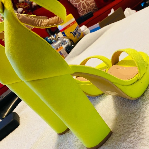 Brand New Neon Lime Heels By SO ME - Size 8 - Exact Heel Height 5 - Box 48 - Picture 7 of 7